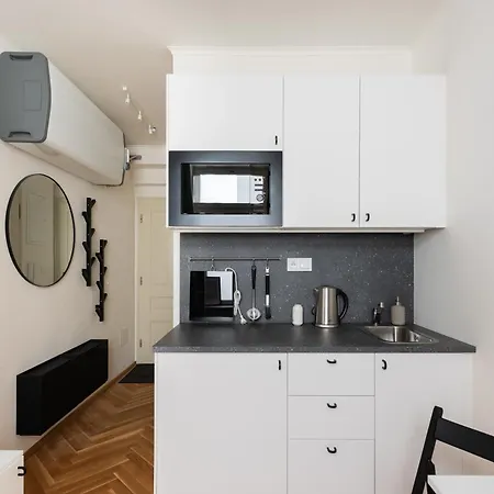 Modern With Paid Parking Steps From Wenceslas Square By Easybnb Premium פראג