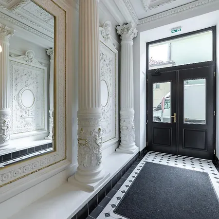 アパート Modern With Paid Parking Steps From Wenceslas Square By Easybnb Premium プラハ